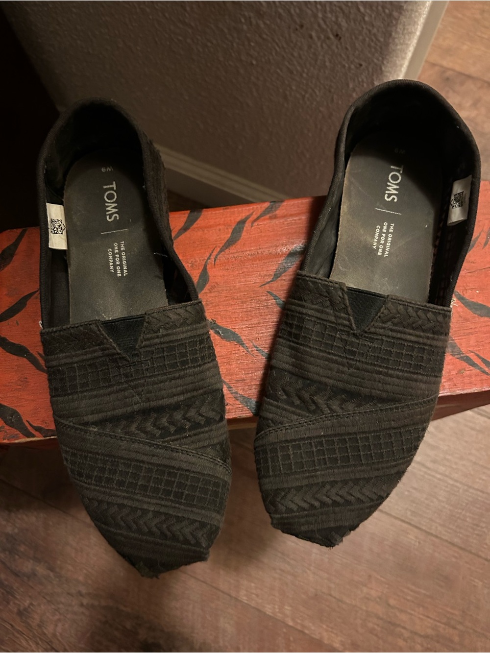 Toms Black Women's Textured Slip-On Flats